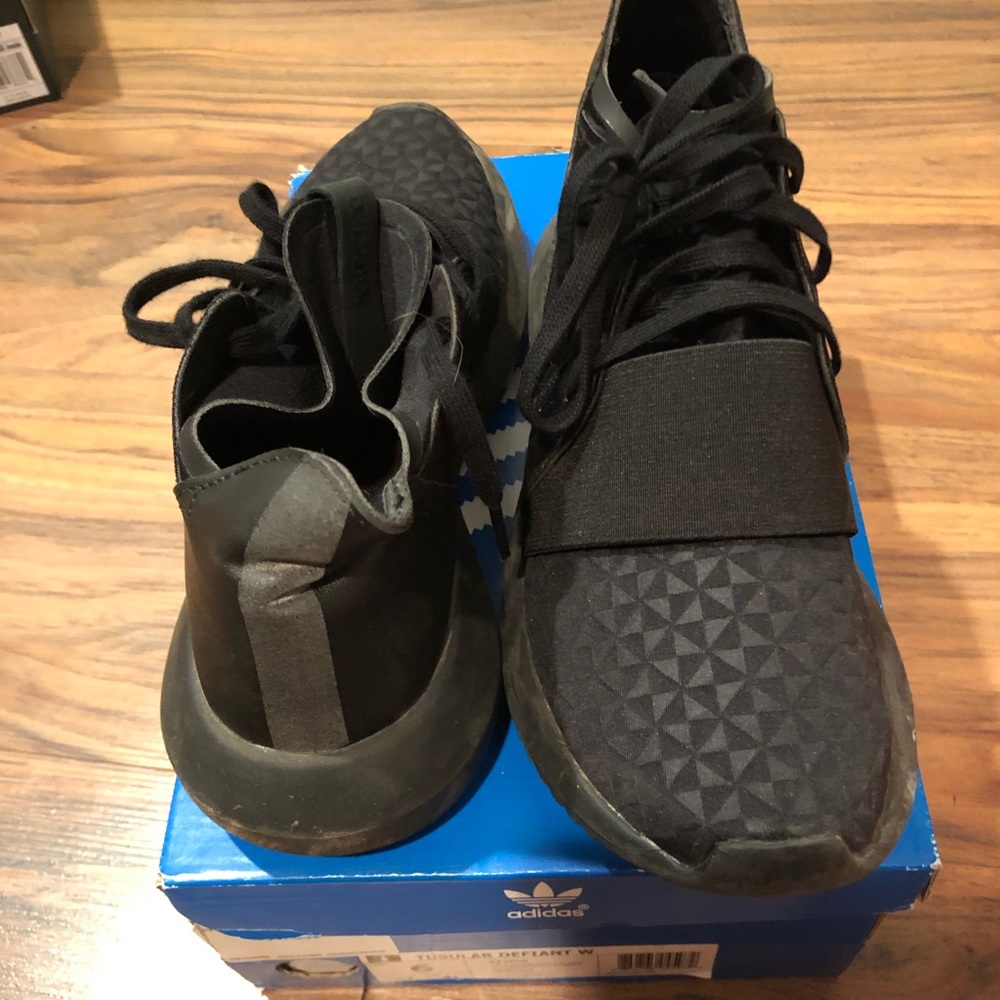 Adidas tubular defiant. Size 6. New